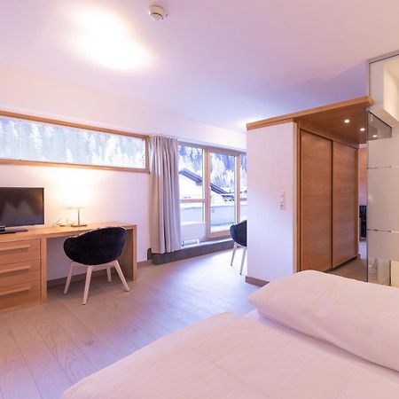 Quality Hosts Arlberg - Hotel Goldenes Kreuz B&B Санкт-Антон-ам-Арльберг Экстерьер фото