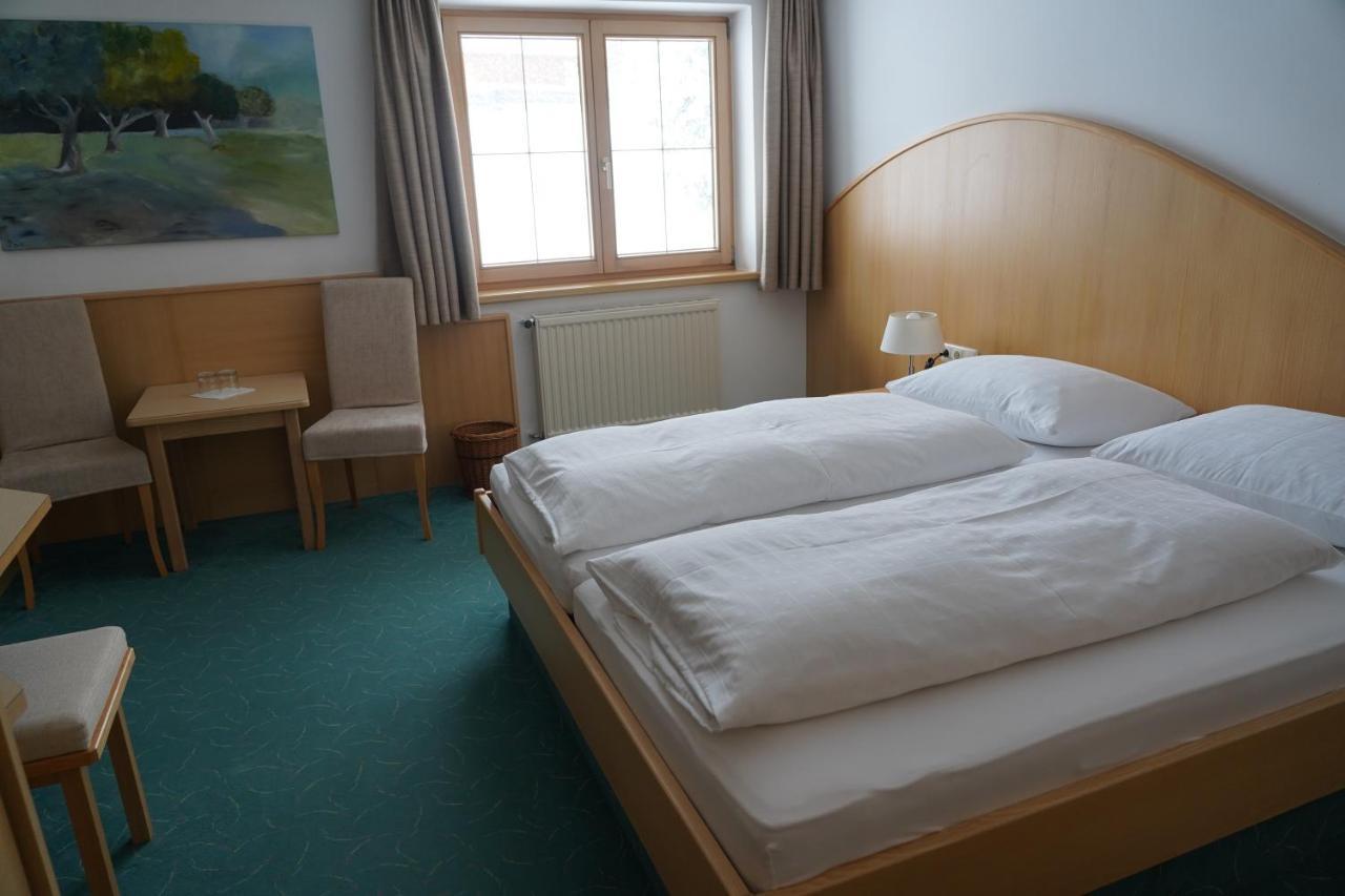 Quality Hosts Arlberg - Hotel Goldenes Kreuz B&B Санкт-Антон-ам-Арльберг Экстерьер фото