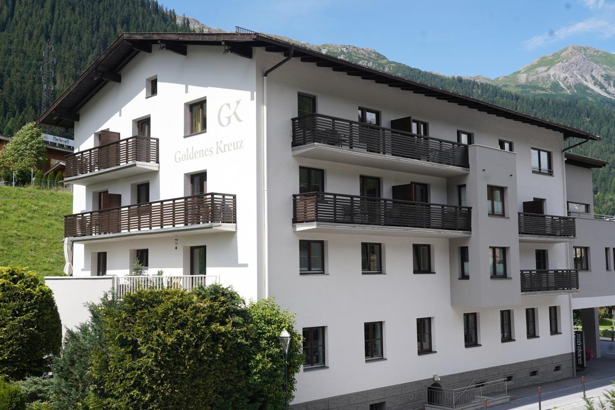 Quality Hosts Arlberg - Hotel Goldenes Kreuz B&B Санкт-Антон-ам-Арльберг Экстерьер фото