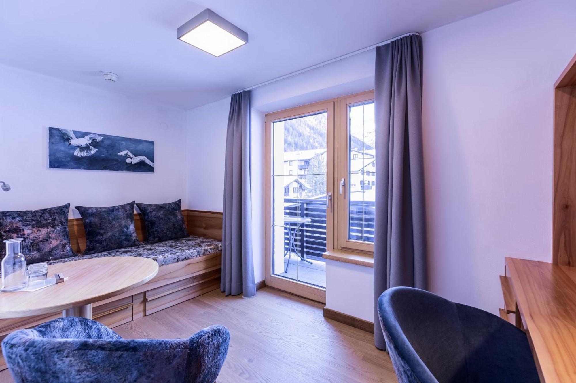 Quality Hosts Arlberg - Hotel Goldenes Kreuz B&B Санкт-Антон-ам-Арльберг Экстерьер фото
