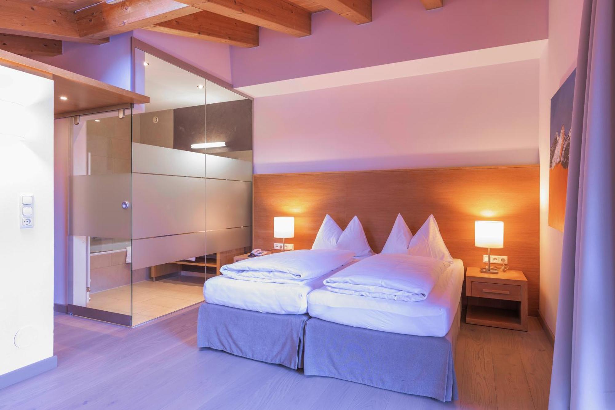 Quality Hosts Arlberg - Hotel Goldenes Kreuz B&B Санкт-Антон-ам-Арльберг Экстерьер фото