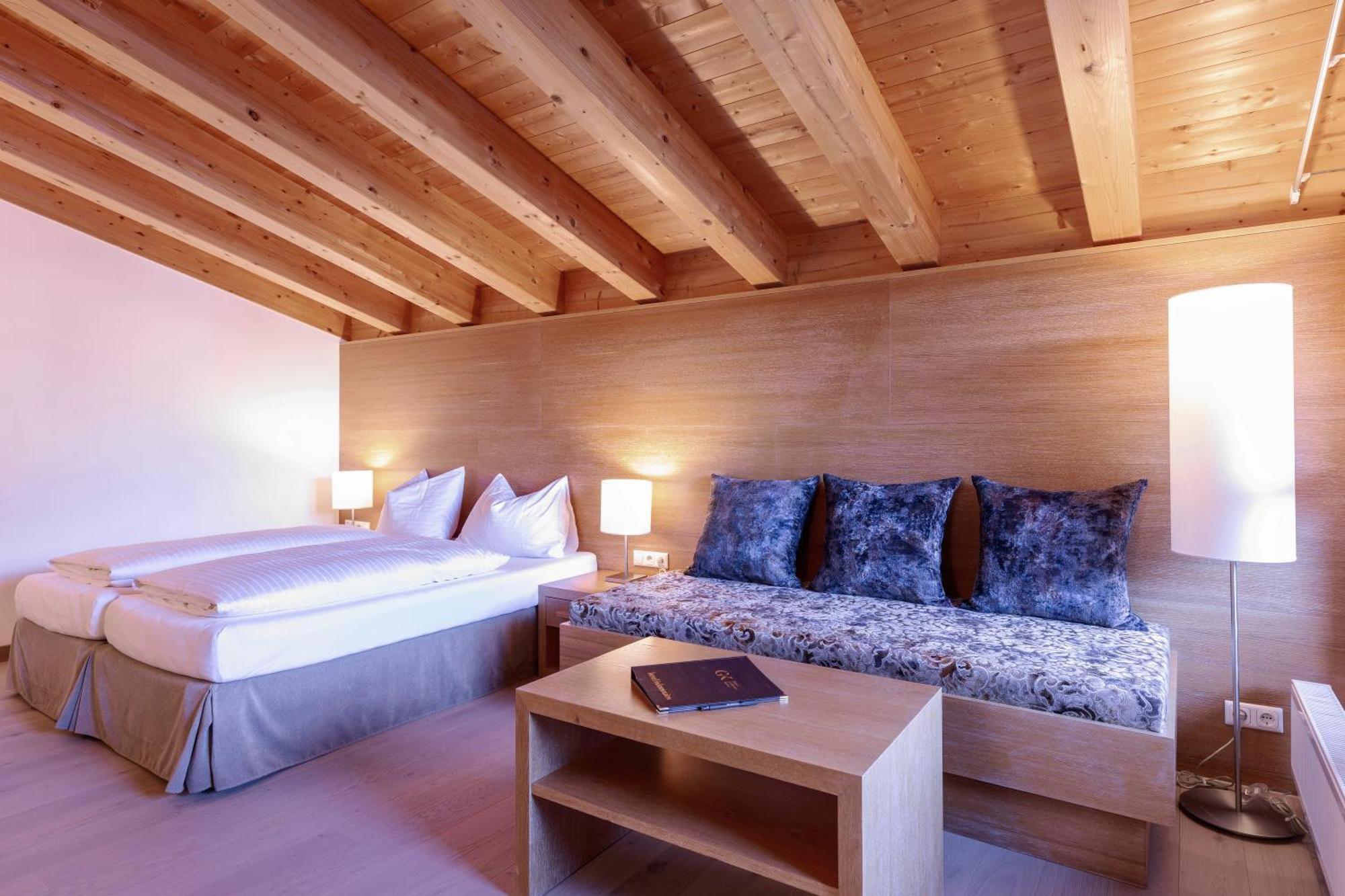 Quality Hosts Arlberg - Hotel Goldenes Kreuz B&B Санкт-Антон-ам-Арльберг Экстерьер фото