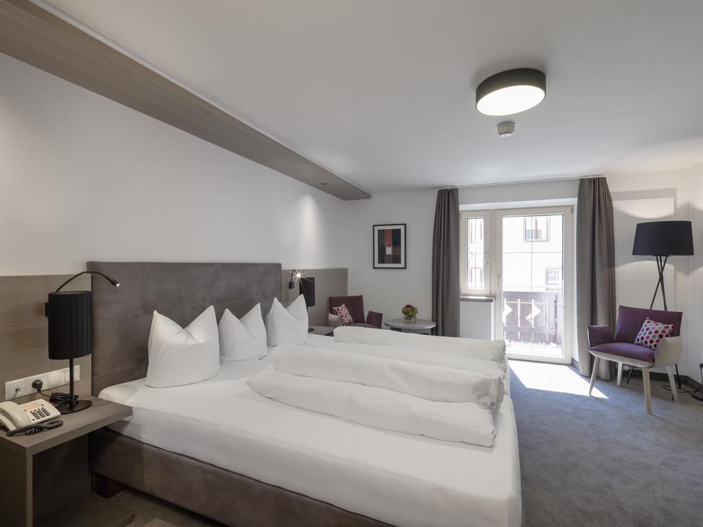 Quality Hosts Arlberg - Hotel Goldenes Kreuz B&B Санкт-Антон-ам-Арльберг Номер фото