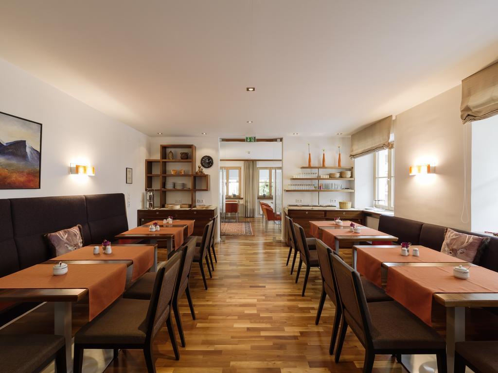 Quality Hosts Arlberg - Hotel Goldenes Kreuz B&B Санкт-Антон-ам-Арльберг Экстерьер фото