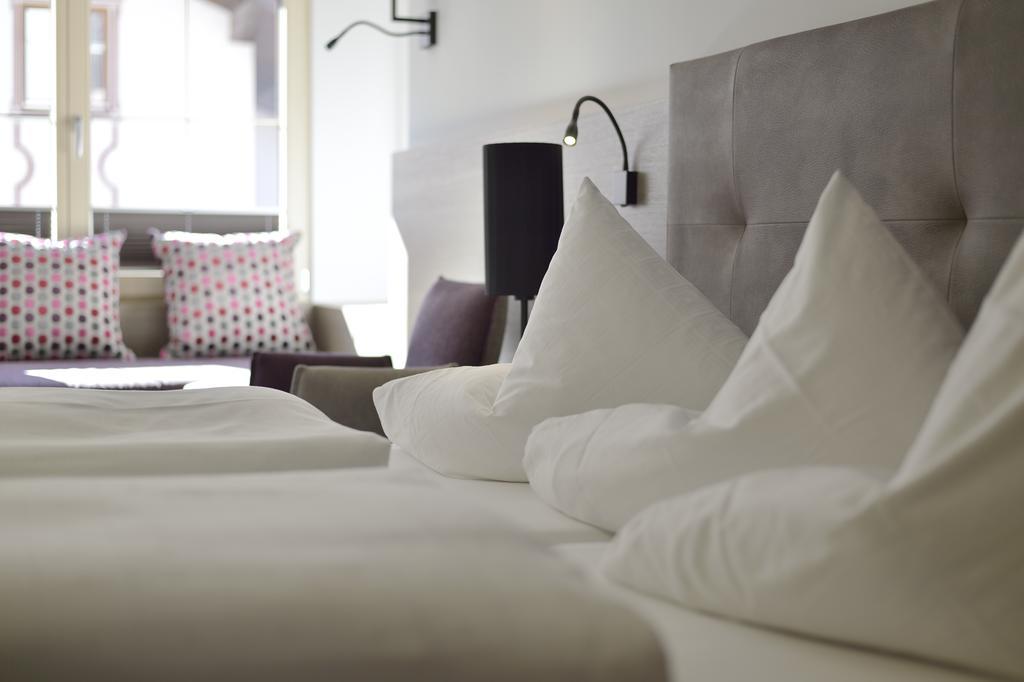 Quality Hosts Arlberg - Hotel Goldenes Kreuz B&B Санкт-Антон-ам-Арльберг Экстерьер фото